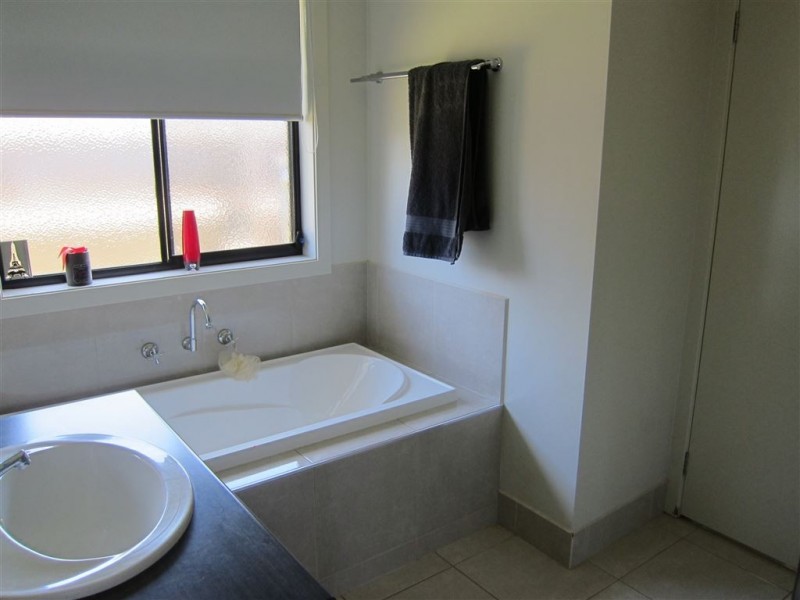 2 Paperbark Drive, Yarragon VIC 3823