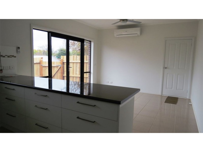 2 12 Western Park Drive, Warragul VIC 3820