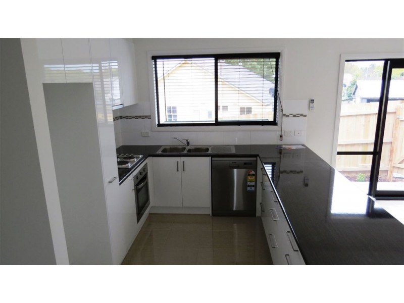 2 12 Western Park Drive, Warragul VIC 3820