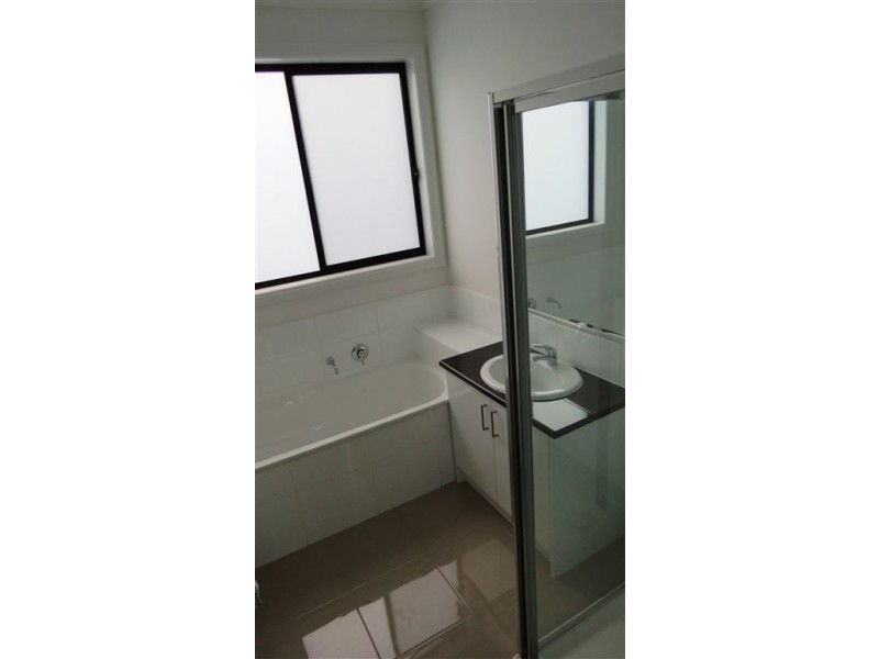 2 12 Western Park Drive, Warragul VIC 3820