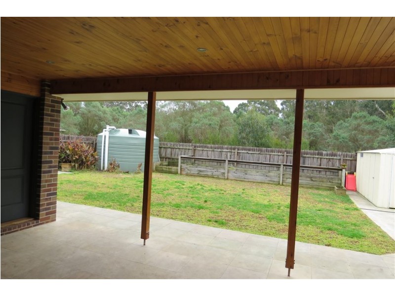 8 Miller Close, Drouin VIC 3818