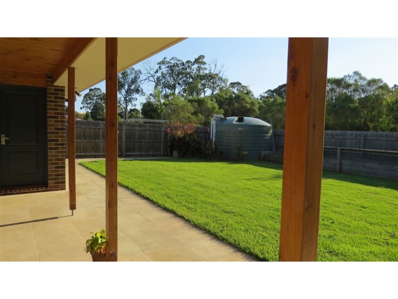 8 Miller Close, Drouin VIC 3818