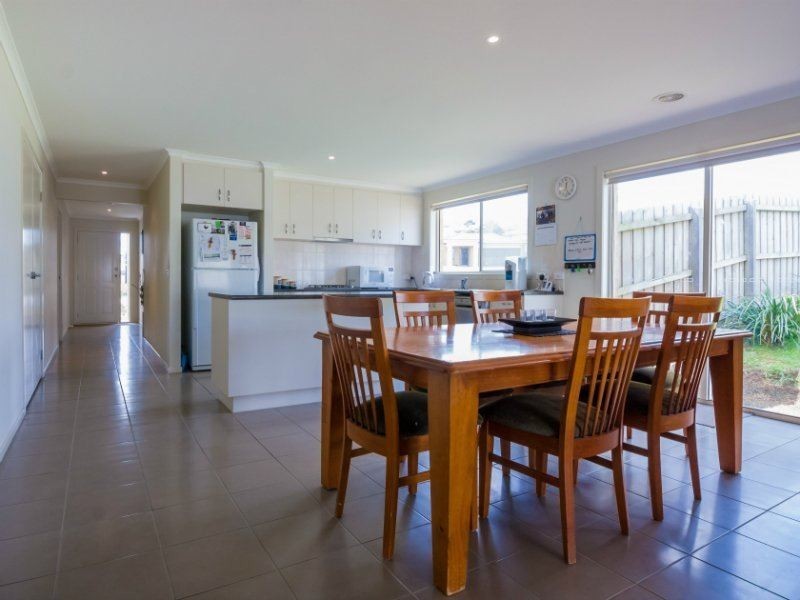 25 Summerhill Boulevard, Drouin VIC 3818