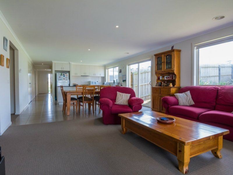 25 Summerhill Boulevard, Drouin VIC 3818