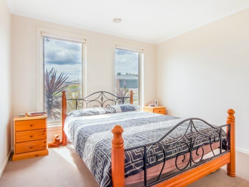 25 Summerhill Boulevard, Drouin VIC 3818