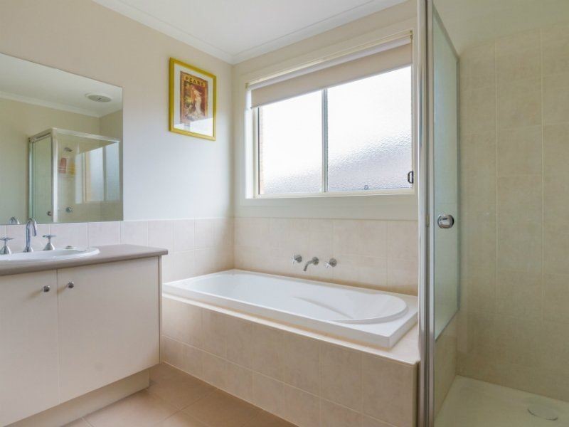 25 Summerhill Boulevard, Drouin VIC 3818