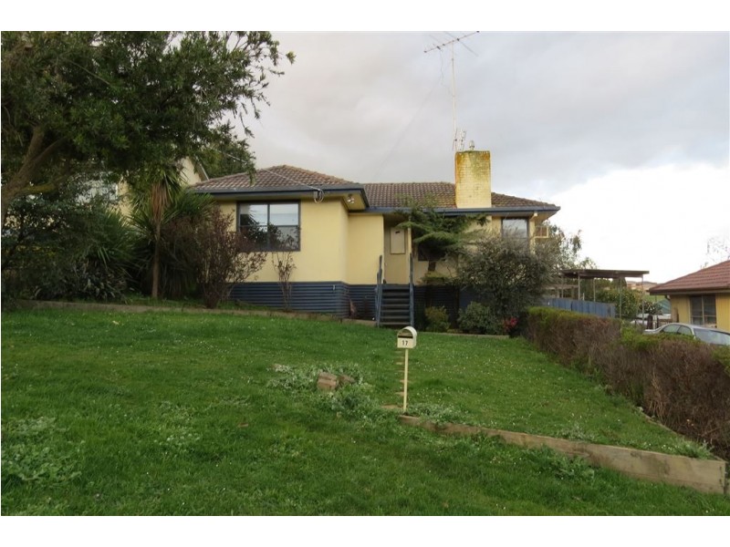 17 Betram Street, Drouin VIC 3818