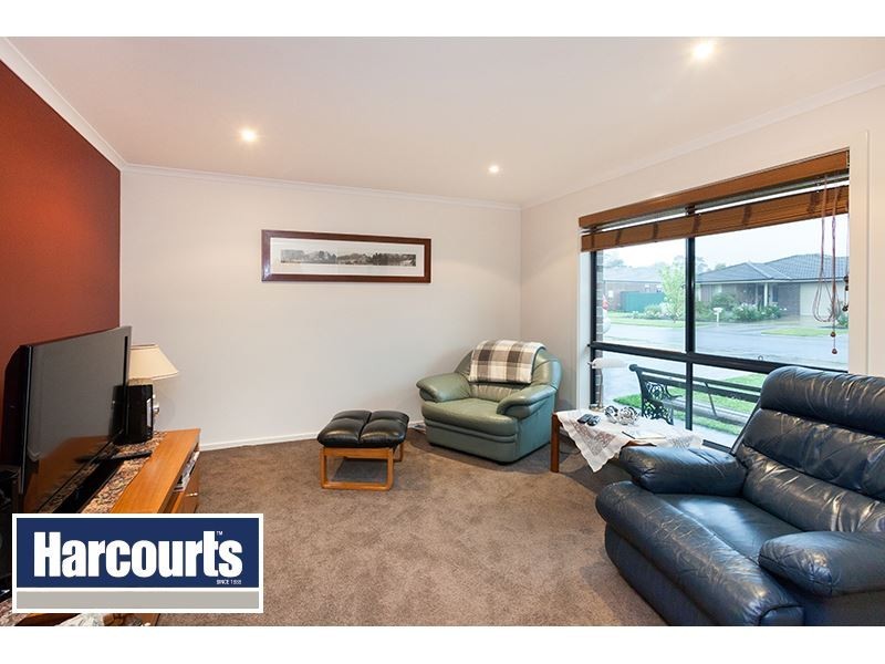 8 Miller Close, Drouin VIC 3818