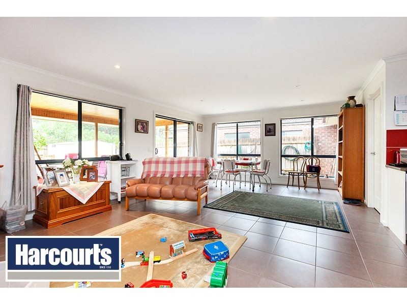 8 Miller Close, Drouin VIC 3818