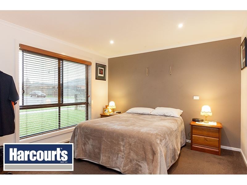 8 Miller Close, Drouin VIC 3818