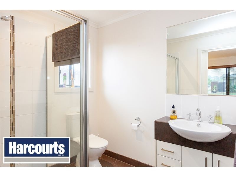8 Miller Close, Drouin VIC 3818