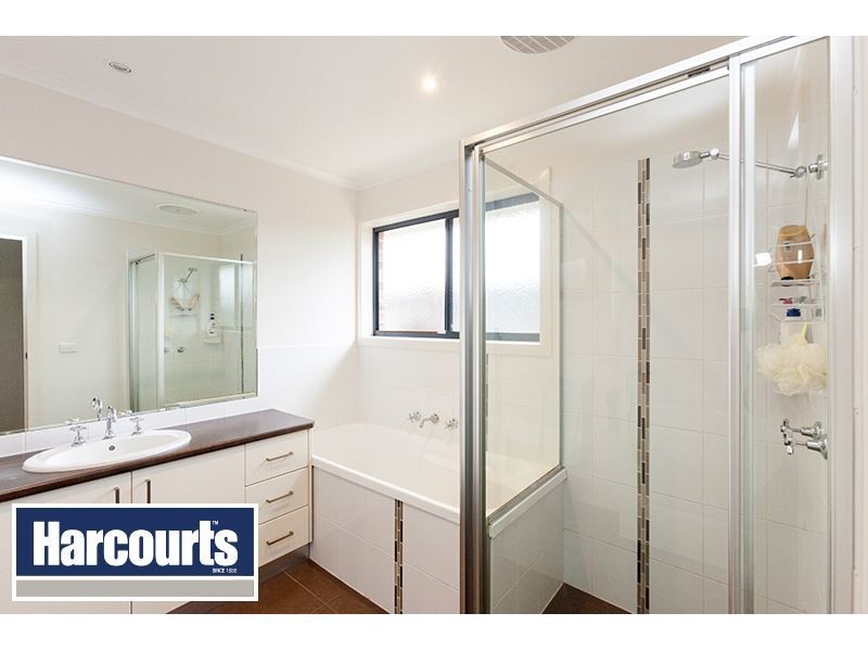 8 Miller Close, Drouin VIC 3818