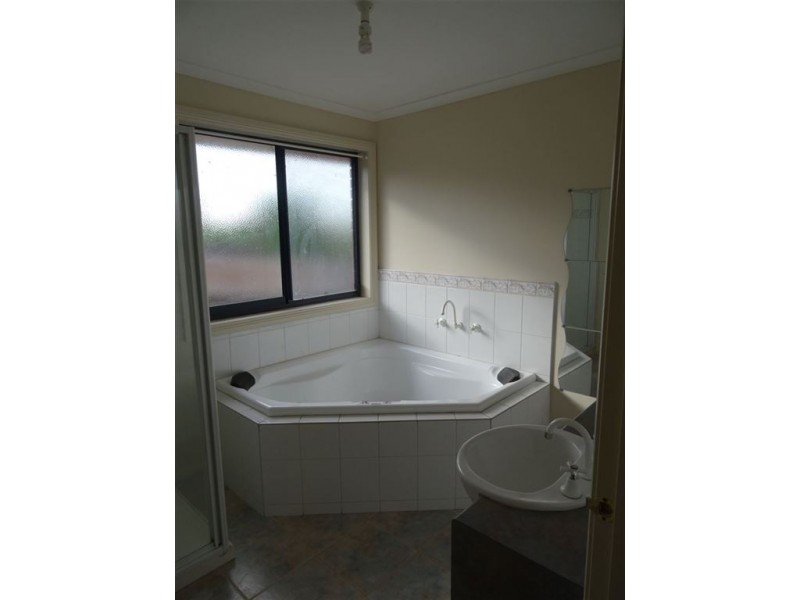 19 Hamilton Drive, Warragul VIC 3820