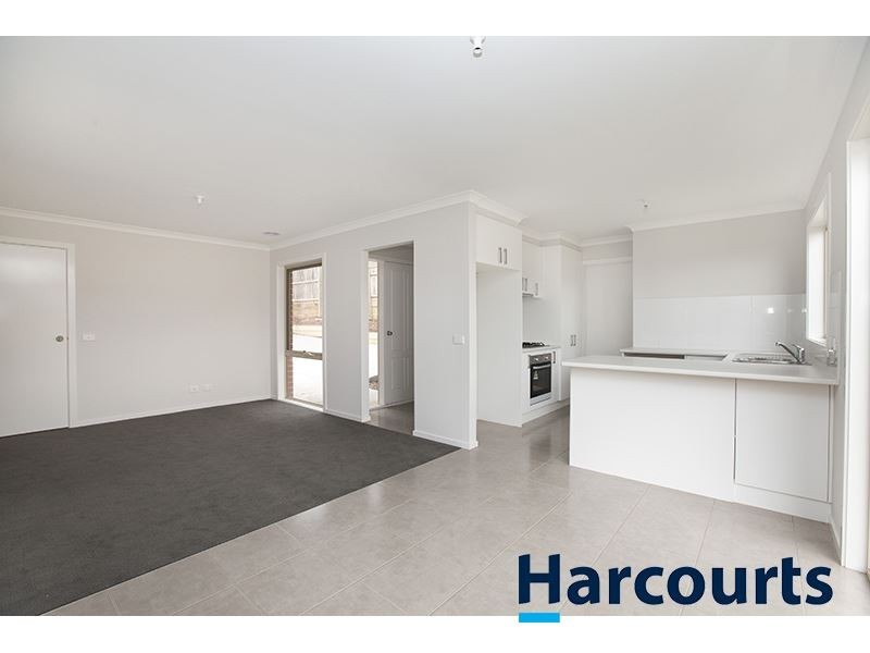 2/73 Victoria Street, Drouin VIC 3818
