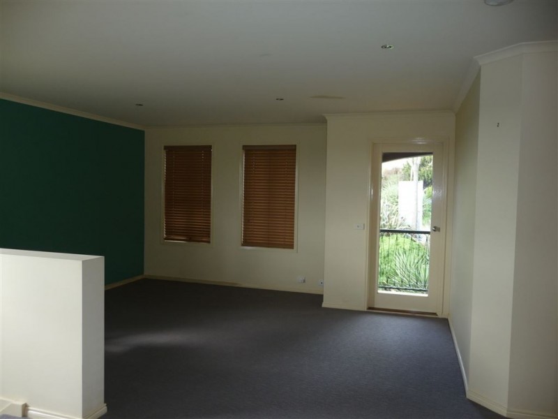 11 Nicolas Court, Warragul VIC 3820