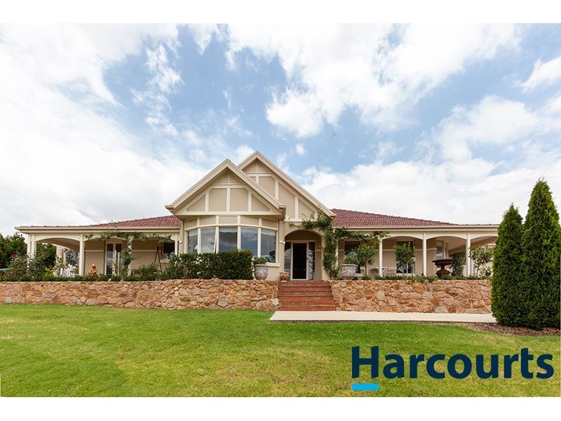 10 Waterside Drive, Drouin VIC 3818