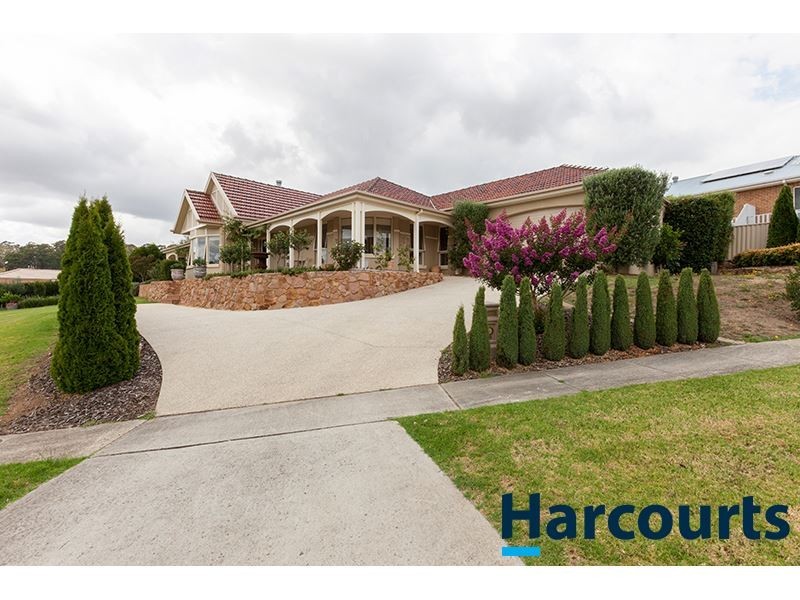 10 Waterside Drive, Drouin VIC 3818