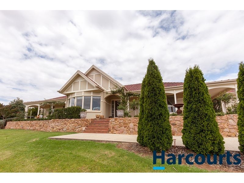 10 Waterside Drive, Drouin VIC 3818