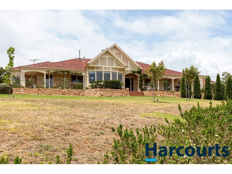 10 Waterside Drive, Drouin VIC 3818