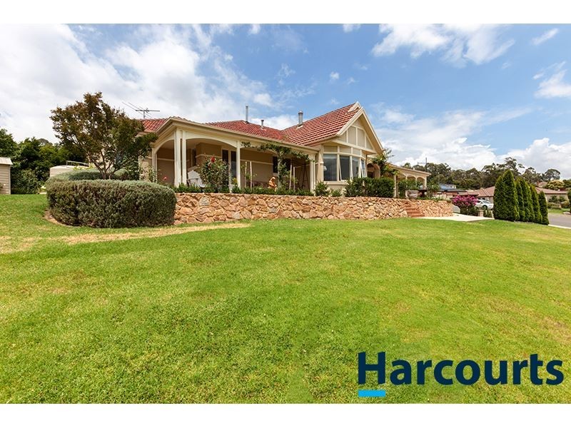 10 Waterside Drive, Drouin VIC 3818