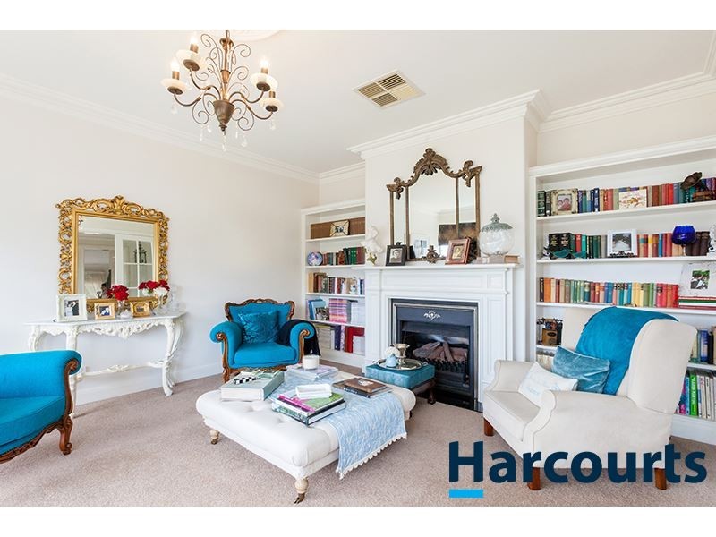 10 Waterside Drive, Drouin VIC 3818