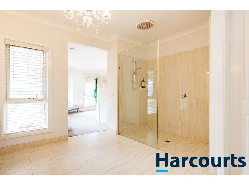 10 Waterside Drive, Drouin VIC 3818