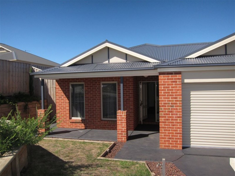 12 Skipton Street, Drouin VIC 3818