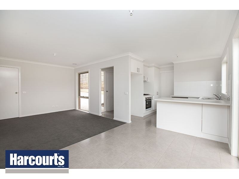 2/73 Victoria Street, Drouin VIC 3818