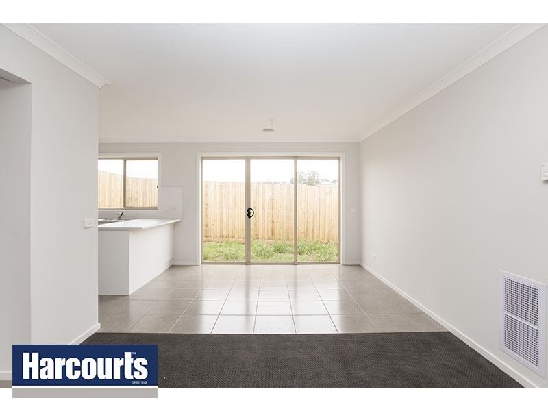 2/73 Victoria Street, Drouin VIC 3818