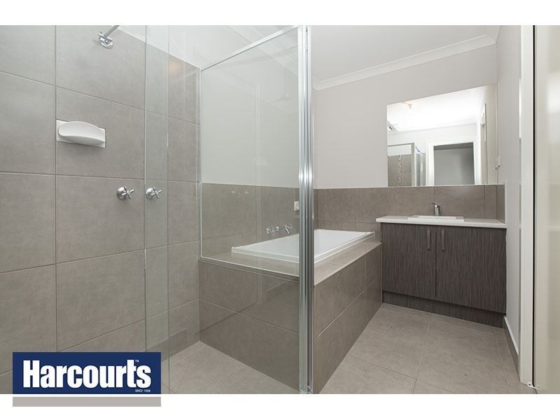 2/73 Victoria Street, Drouin VIC 3818