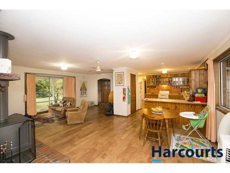 6 School Road, Willow Grove VIC 3825