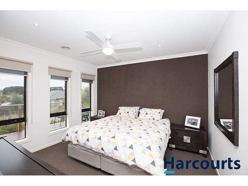 27 Carbine Court, Drouin VIC 3818