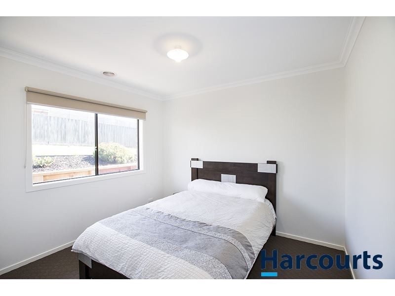 27 Carbine Court, Drouin VIC 3818