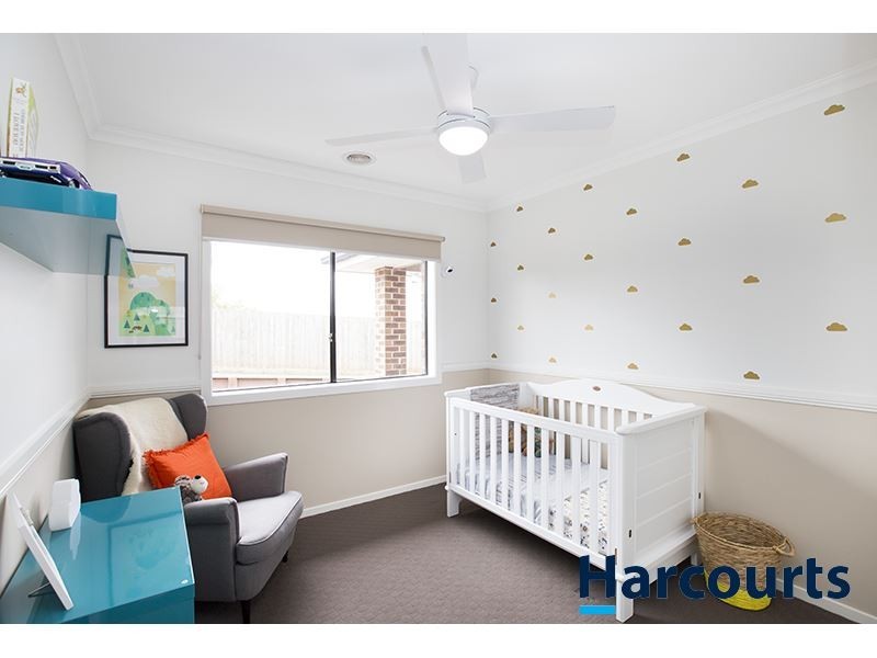 27 Carbine Court, Drouin VIC 3818