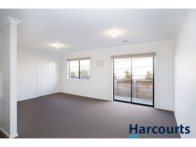 27 Carbine Court, Drouin VIC 3818