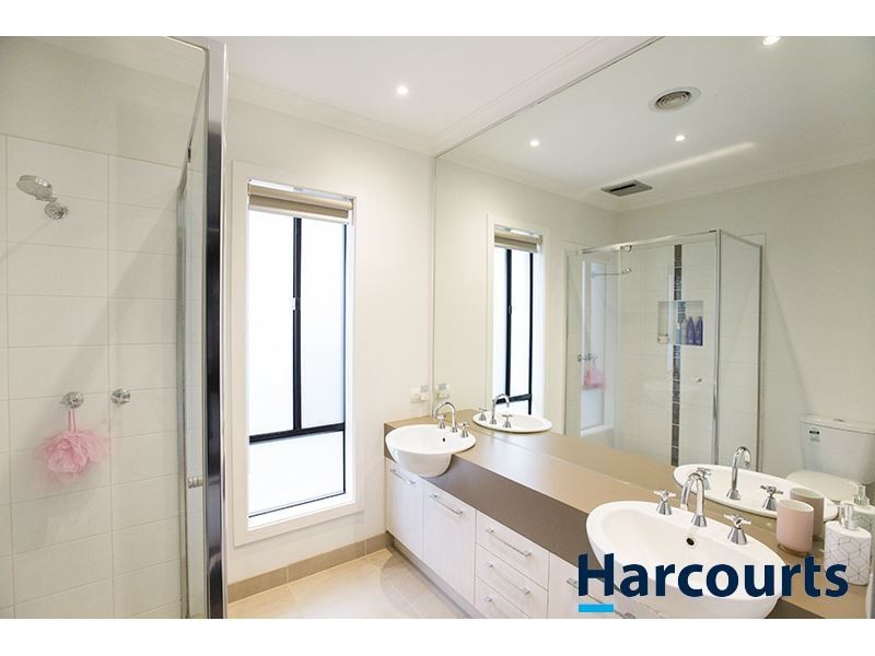 27 Carbine Court, Drouin VIC 3818