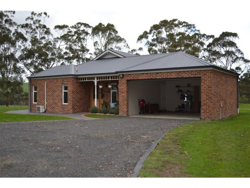 8 Torwood-Topiram Road, Hallora VIC 3818