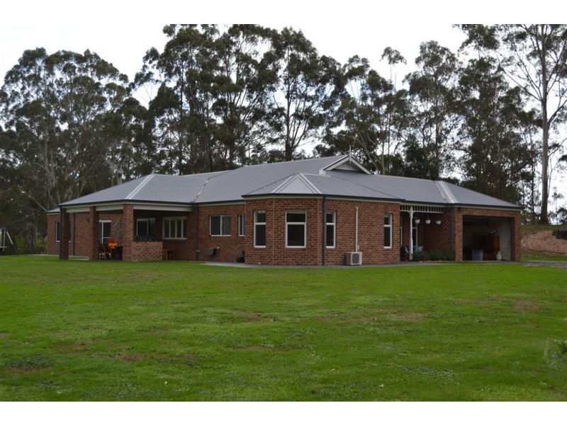 8 Torwood-Topiram Road, Hallora VIC 3818