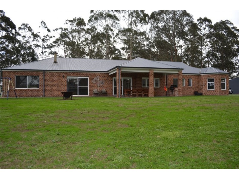 8 Torwood-Topiram Road, Hallora VIC 3818