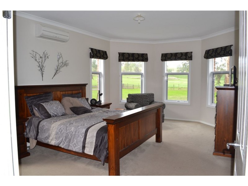 8 Torwood-Topiram Road, Hallora VIC 3818