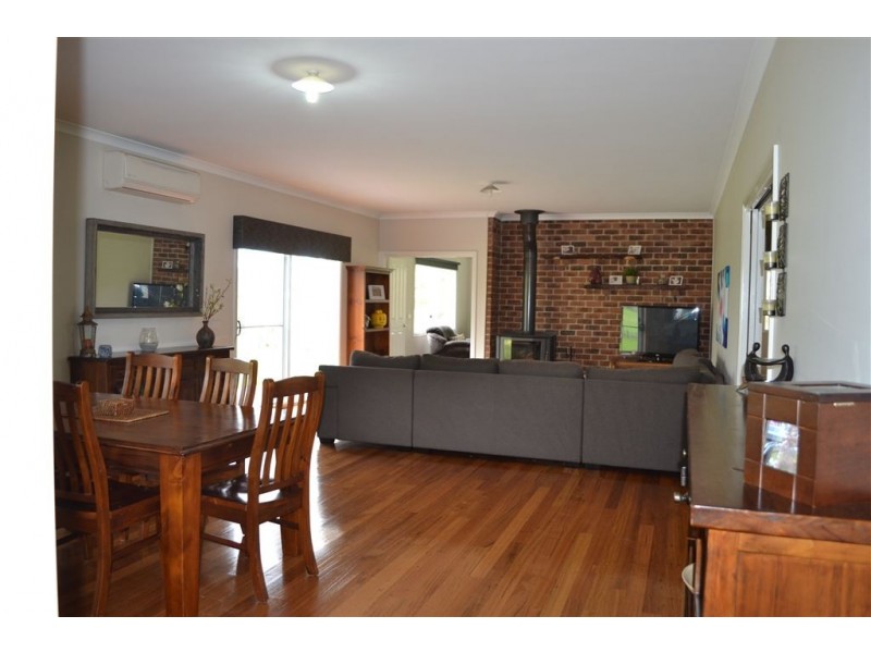 8 Torwood-Topiram Road, Hallora VIC 3818