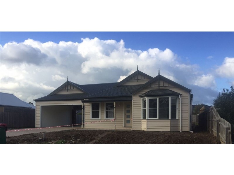 102 Cook Street, Drouin VIC 3818