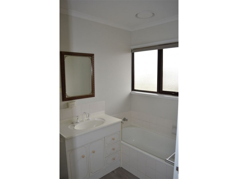 33 Lawson Crescent, Warragul VIC 3820