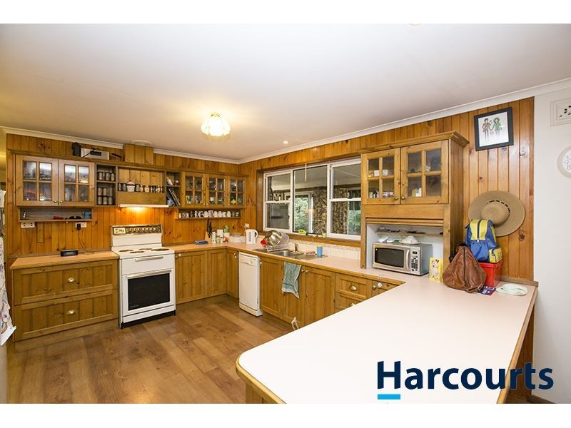 6 School Road, Willow Grove VIC 3825