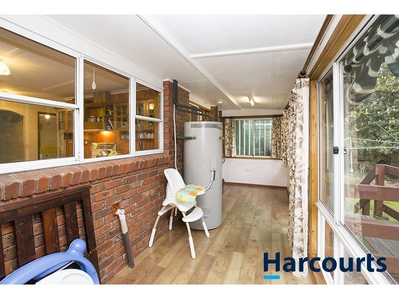 6 School Road, Willow Grove VIC 3825