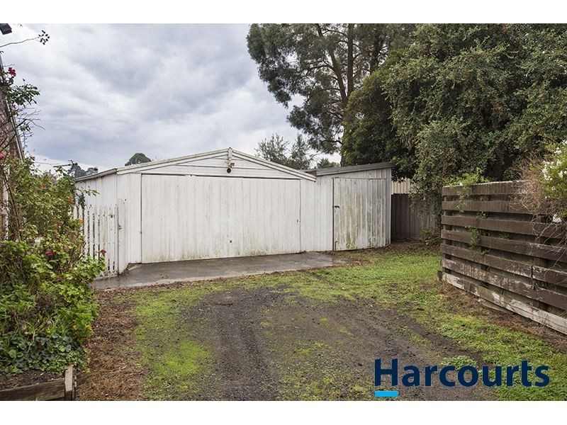 6 School Road, Willow Grove VIC 3825