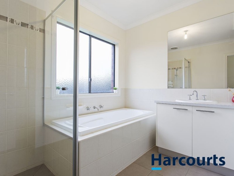 5 Isabella Court, Drouin VIC 3818