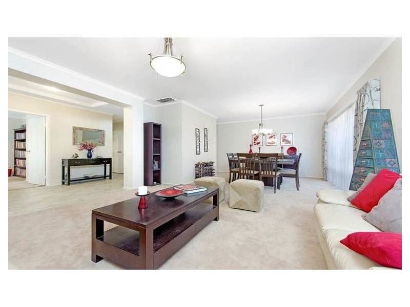 19 Kinsella Court, Kellyville NSW 2155