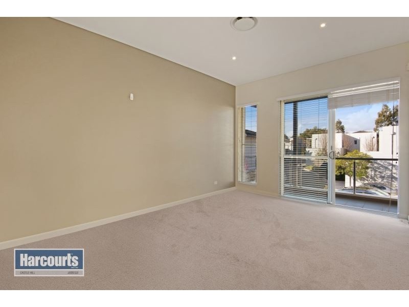 4 Waterstone Crescent, Bella Vista NSW 2153