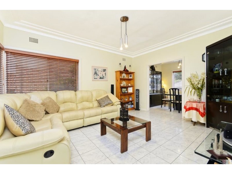 7 Birdwood Street, Denistone East NSW 2112